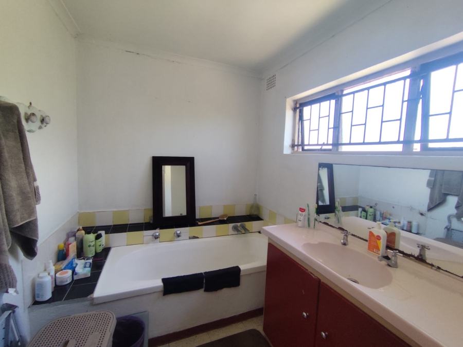 5 Bedroom Property for Sale in Athlone Western Cape